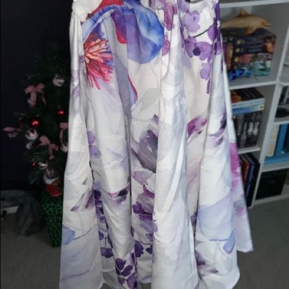 White and purple floral dress - Picture 3 of 4